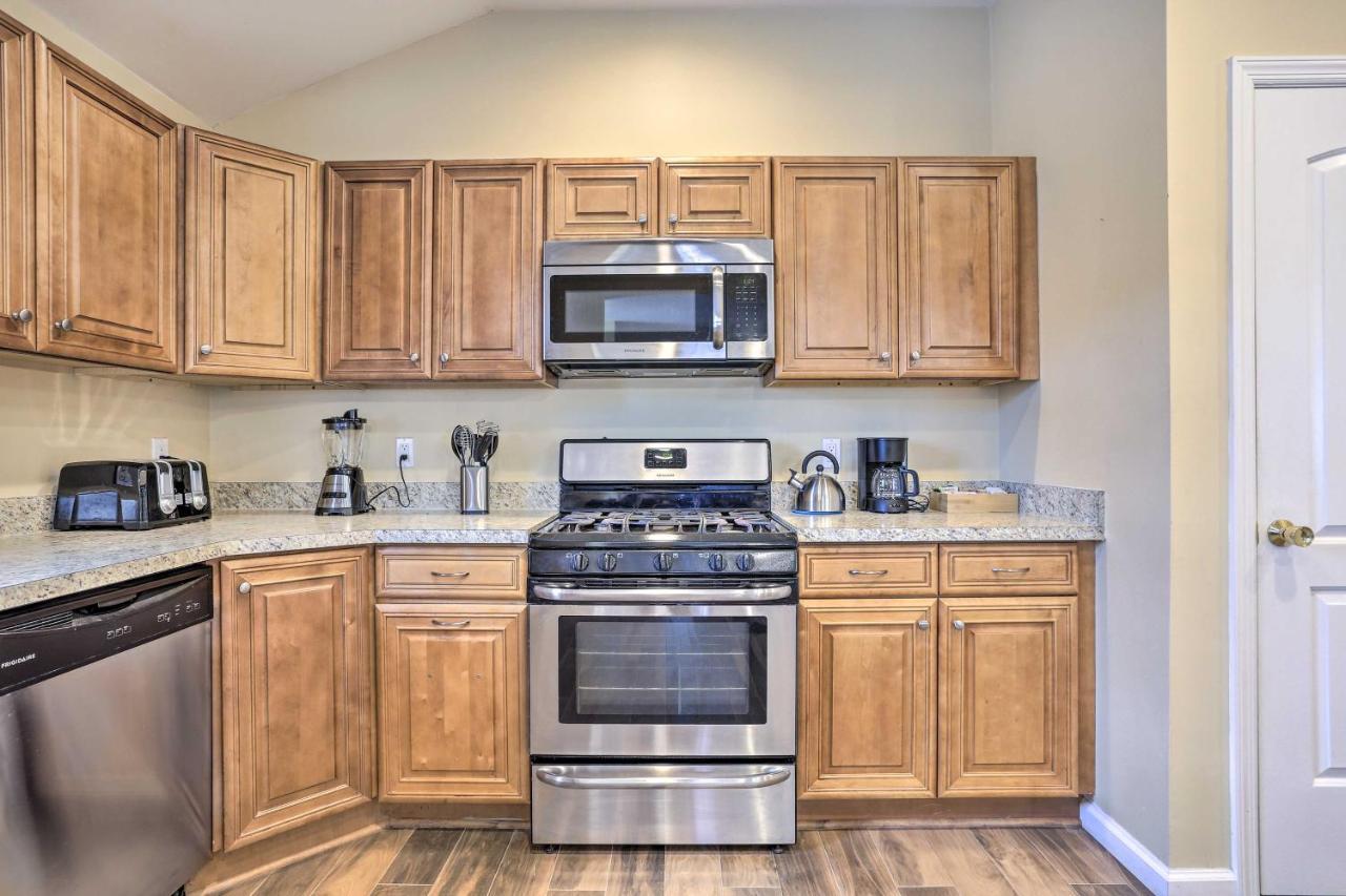 Ideally Located Glen Cove Apartment! Экстерьер фото